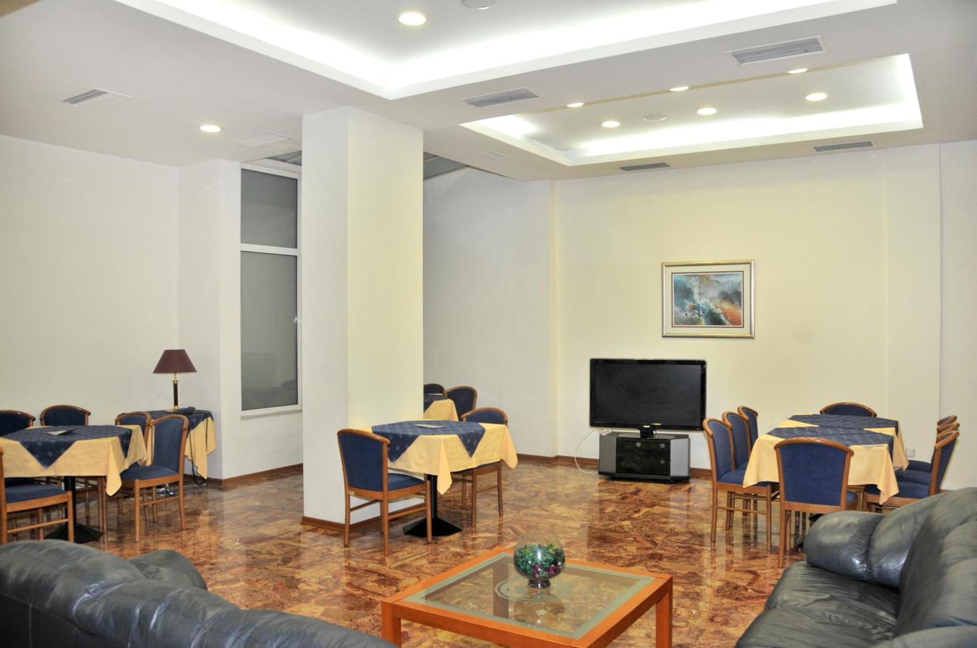 Hotel Elena Lamía Esterno foto