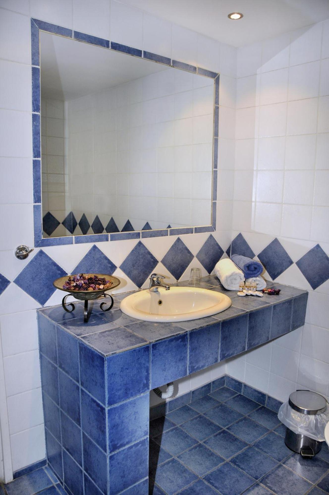 Hotel Elena Lamía Esterno foto