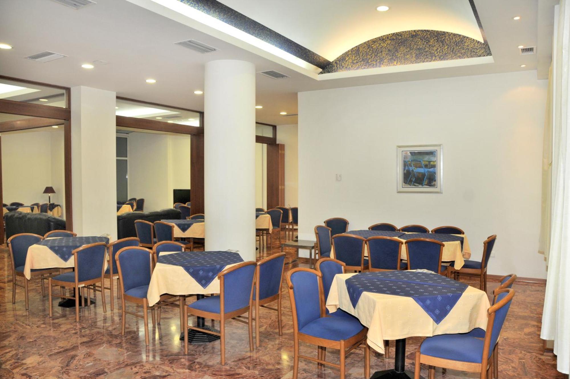 Hotel Elena Lamía Esterno foto