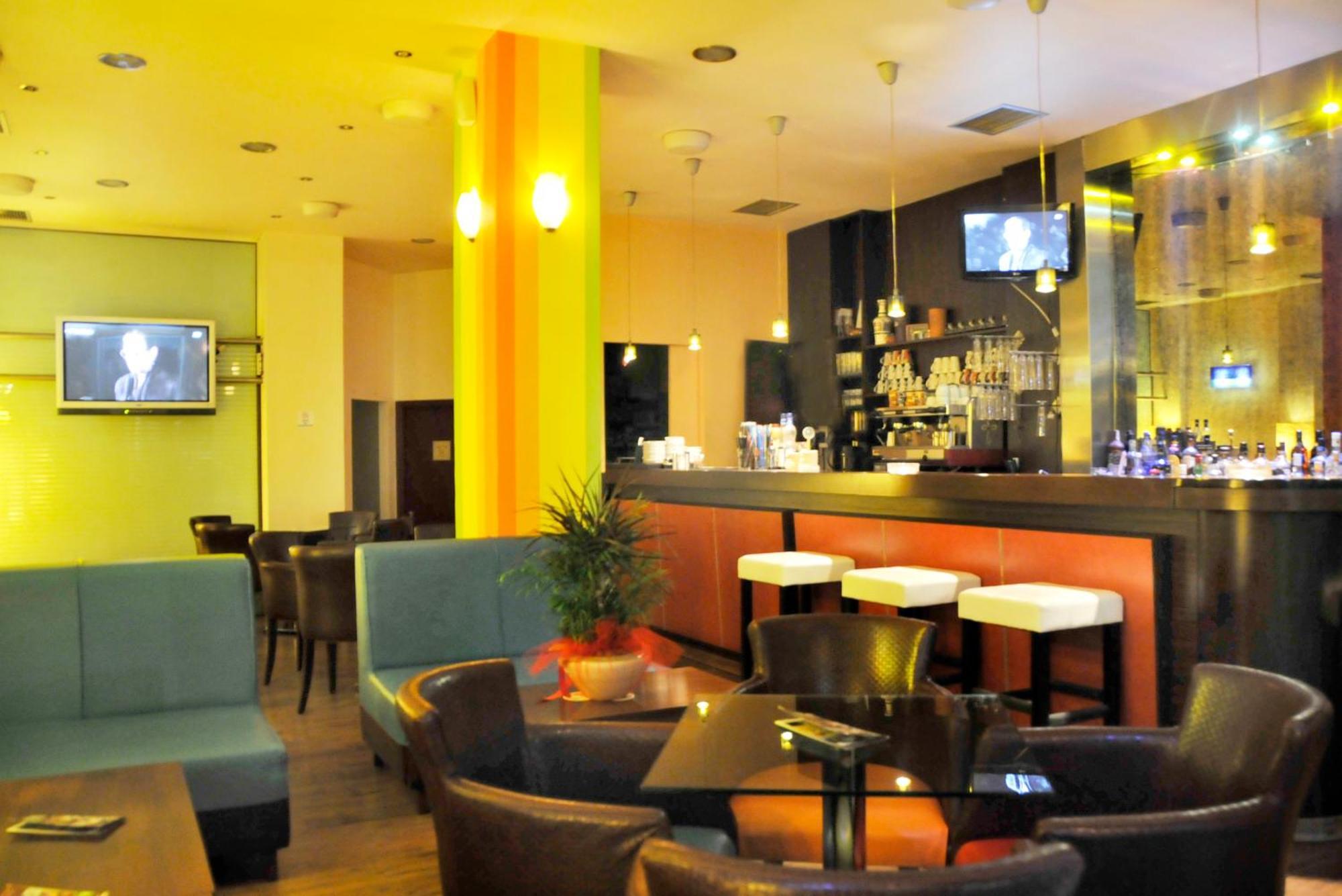 Hotel Elena Lamía Esterno foto