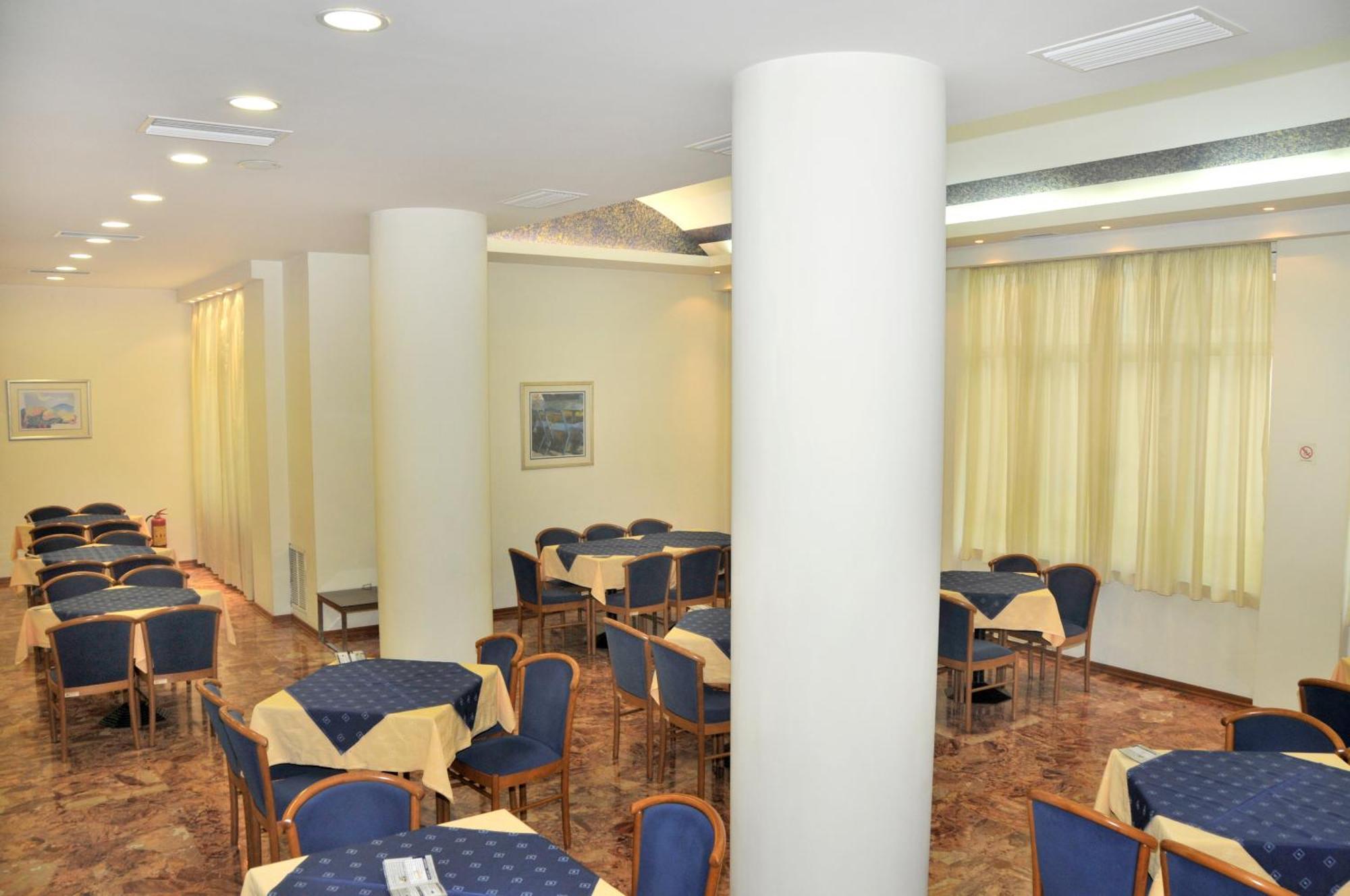 Hotel Elena Lamía Esterno foto